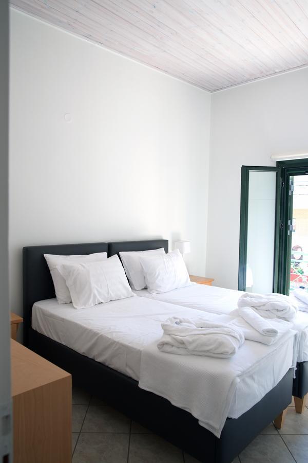 Geo Holiday Studios Kyparissia Bagian luar foto