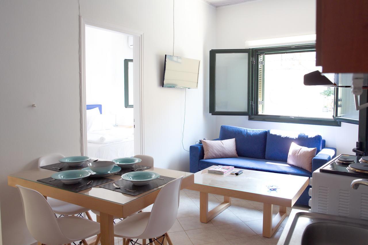 Geo Holiday Studios Kyparissia Bagian luar foto