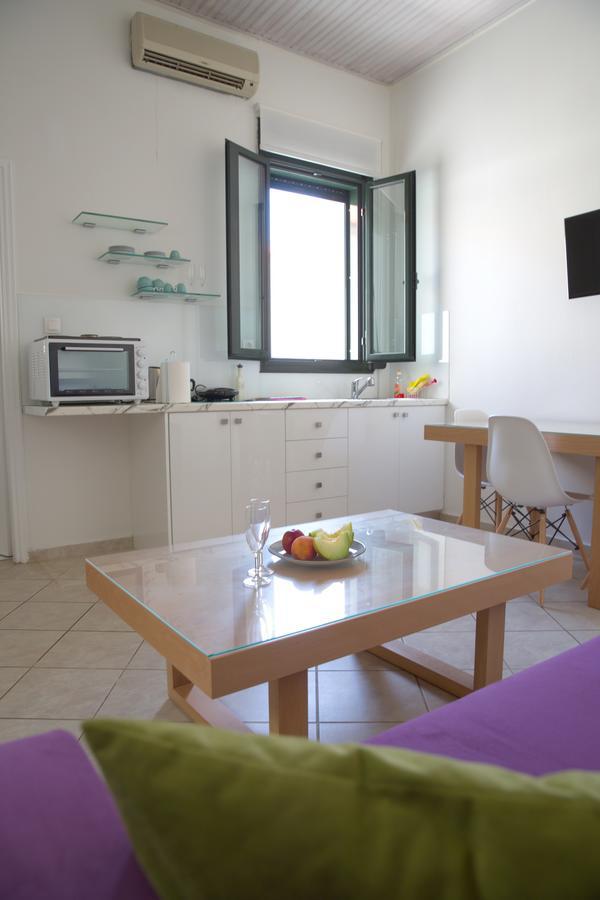 Geo Holiday Studios Kyparissia Bagian luar foto